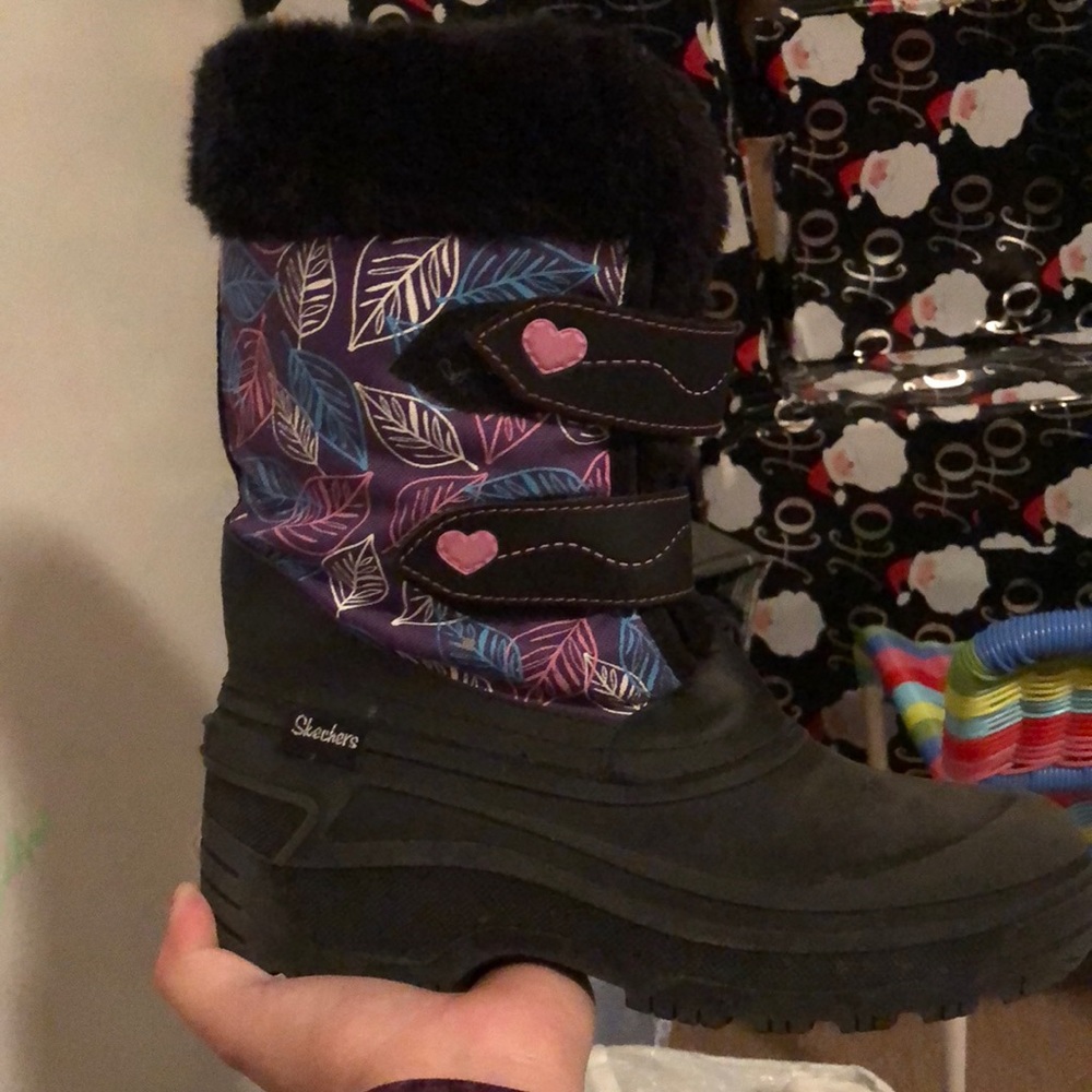 Girls sketchers snow boots size 4